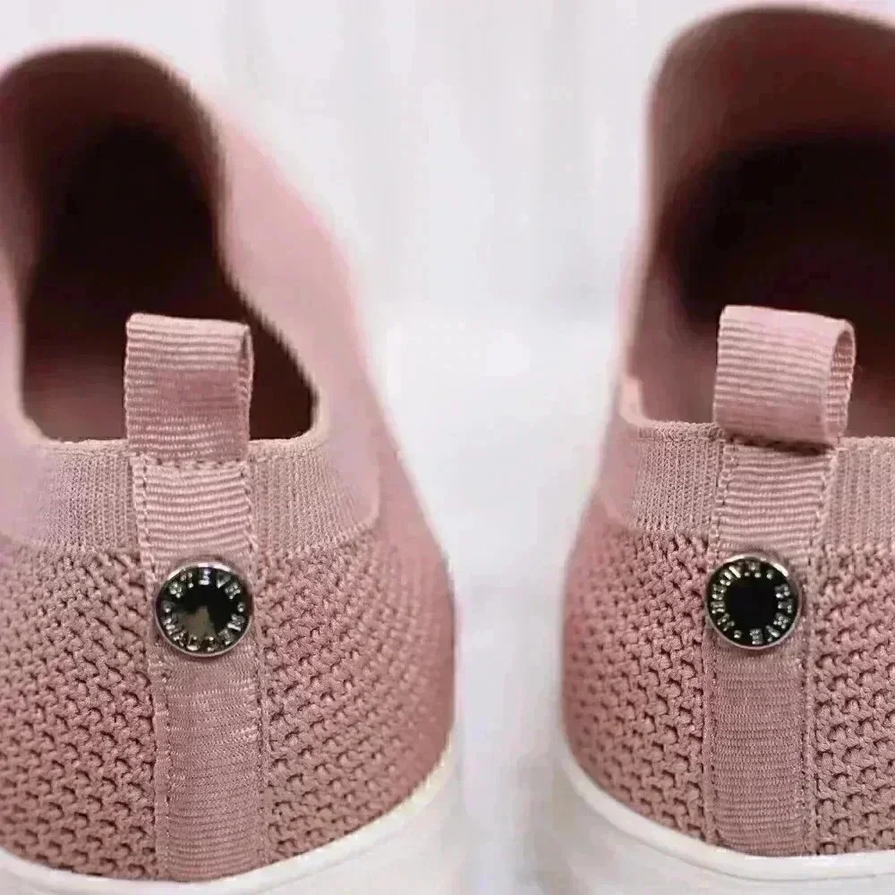 Steve Madden Daray Size 8 Rose Gold fabric upper sneaker